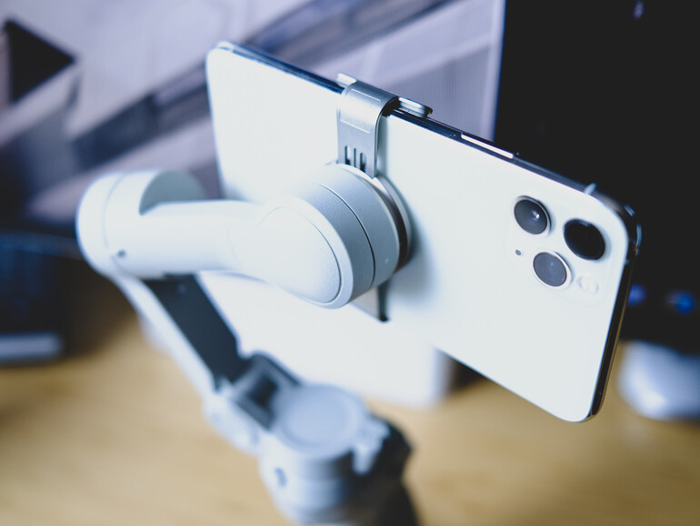 Stabilisiertes Video? Kann das iPhone inzwischen von Haus aus in beeindruckender Qualität. Noch bessere Aufnahmen gelingen mit dem DJI OM 4, vor allem dank dessen Kreativmodi – die zaubern visuellen Zuckerguss.