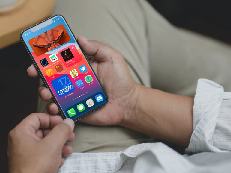 iOS 14 ermöglicht das weitreichende Anpassen des Homescreens über Widgets.