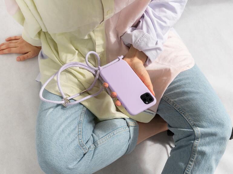 Das HangOn Case Silicone ist ab Mitte November erhältlich – auch für die neuen iPhone-Modelle.