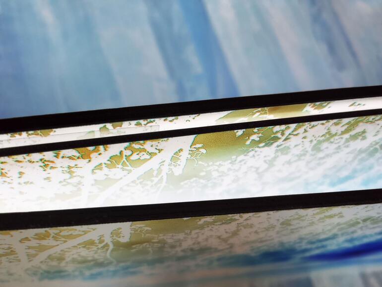 Deutlich zu sehen: Das Forex-Wandbild von WhiteWall (Mitte) ist dünner als das von Picanova (vorne) und Meinfoto.de (hinten).