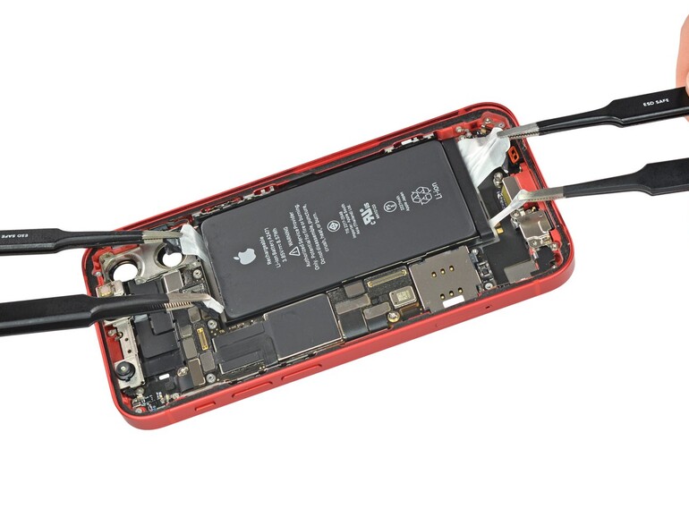 Im iPhone 12 mini ist alles klein - auch der Akku.