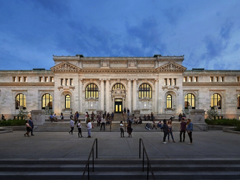 Der Apple Store Carnegie Library in Washington, DC.
