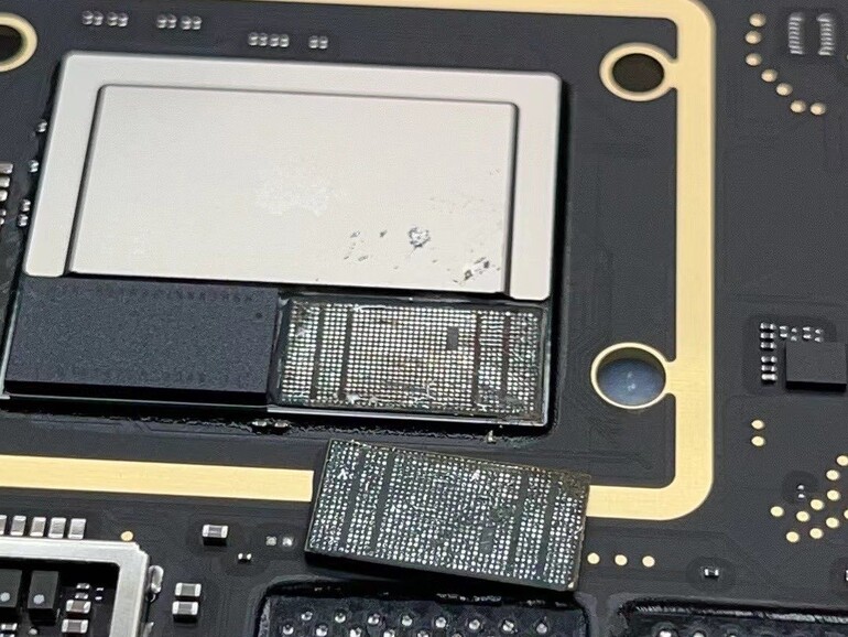 Geöffneter M1 mit entferntem RAM-Modul