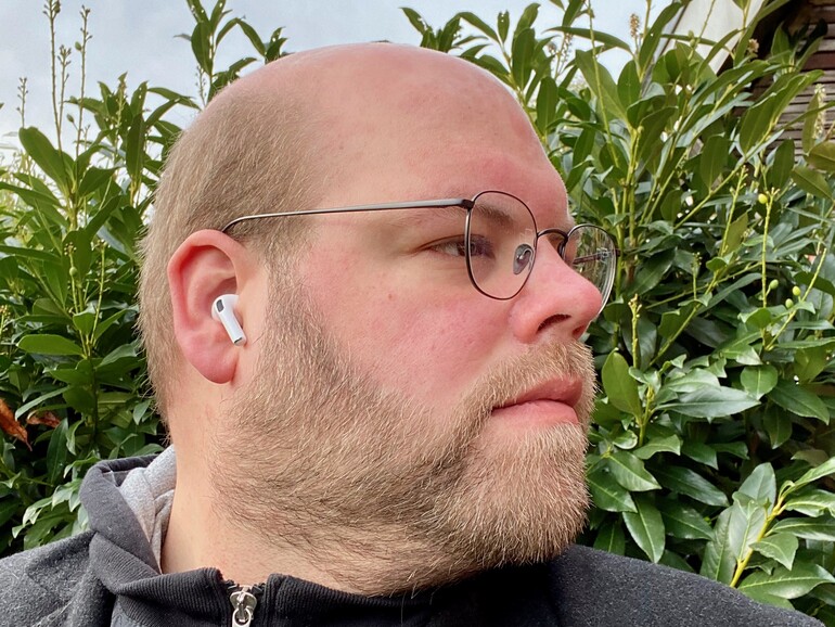 Vor allem der Stift, der die Akkus enthält, ist bei den AirPods Pro nochmals deutlich kleiner als bei den „einfachen“ AirPods.