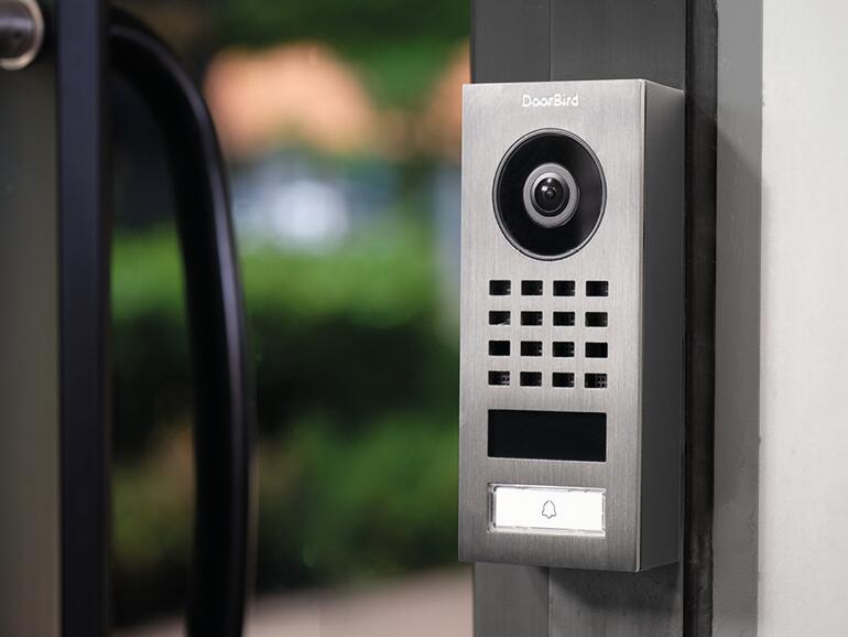 Die D1101V IP Video Türstation gibt es als Aufputz- und Unterputzmontage