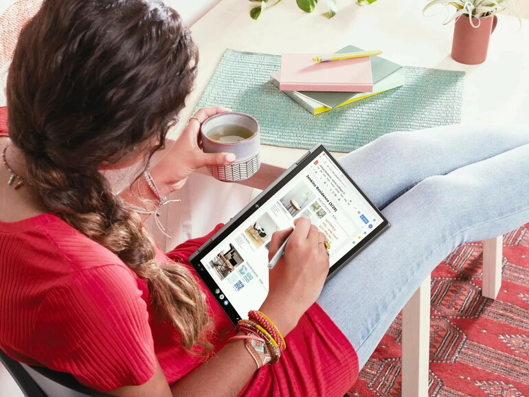 Flexibler Convertible: Das HP x360 14c eignet sich sowohl für Studentinnen und Studenten als auch für den professionellen Einsatz. Die Prozessorauswahl umfasst Celeron- und Core-i-Chips, die Tastatur lädt Vielschreiber ein. Und die Lautsprecher liefert der dänische Audiospezialist Bang &amp; Olufsen.