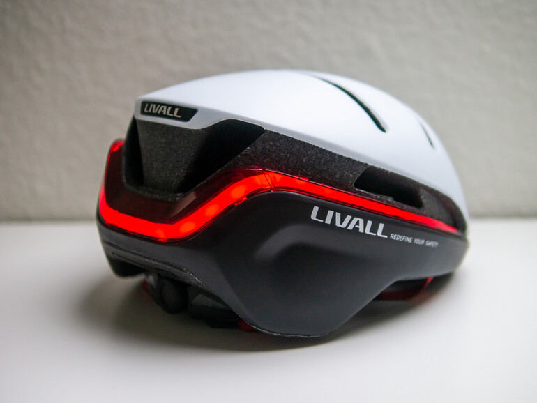 Durch das langgestreckte Rücklicht ist der EVO21 auch von der Seite gut sichtbar