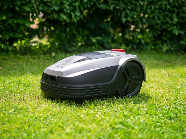 Durch sein grau-schwarzes Gehäuse erinnert der G1s an edle Nobelkarossen.  