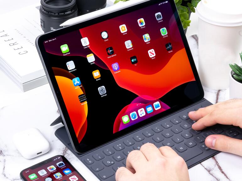 Apple ist ganz vorn mit dabei, wenn es darum geht, die eigenen Geräte so zu gestalten, dass auch Personen mit Behinderung sie benutzen können.