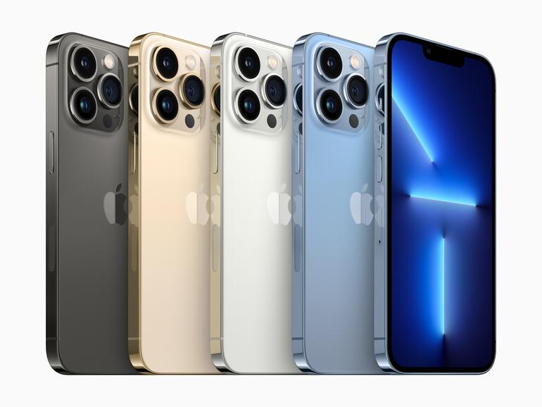 iPhone 13 Pro und iPhone 13 Pro Max kommen in vier fantastischen Farben: Graphit, Gold, Silber und Sierrablau.