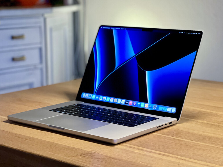 Unscheinbar: Von außen deutet nichts auch die schiere Rechenpower im Inneren.