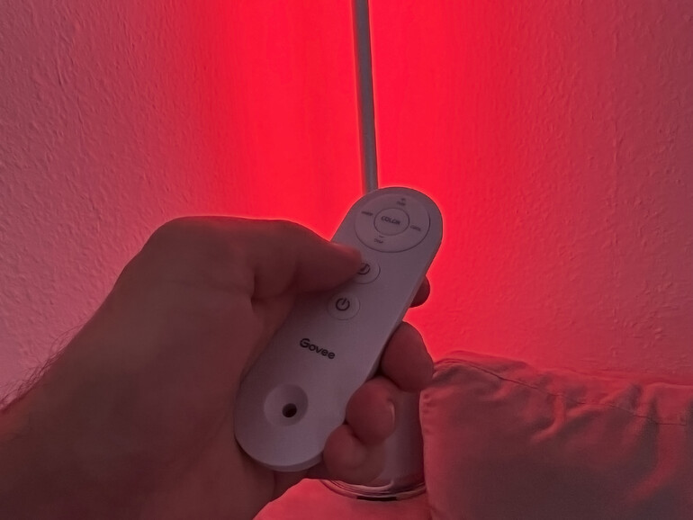 Praktisch: Über eine Fernbedienung steuerst du die Lyra auch ohne Smartphone.