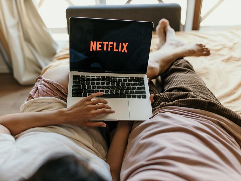 Netflix auf der Couch genießen