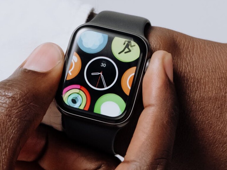 Apple Watch am Handgelenk