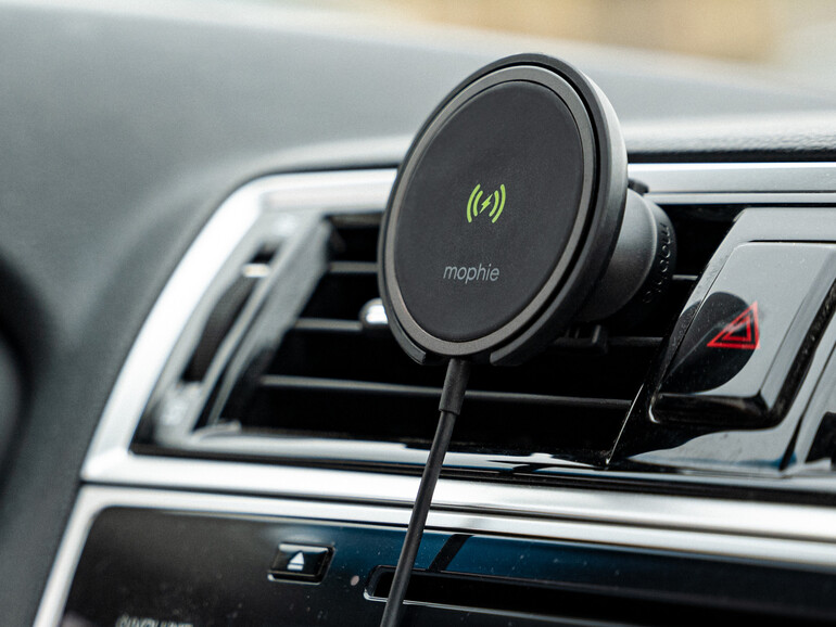 Ladepuck und Kfz-Halterung in einem.