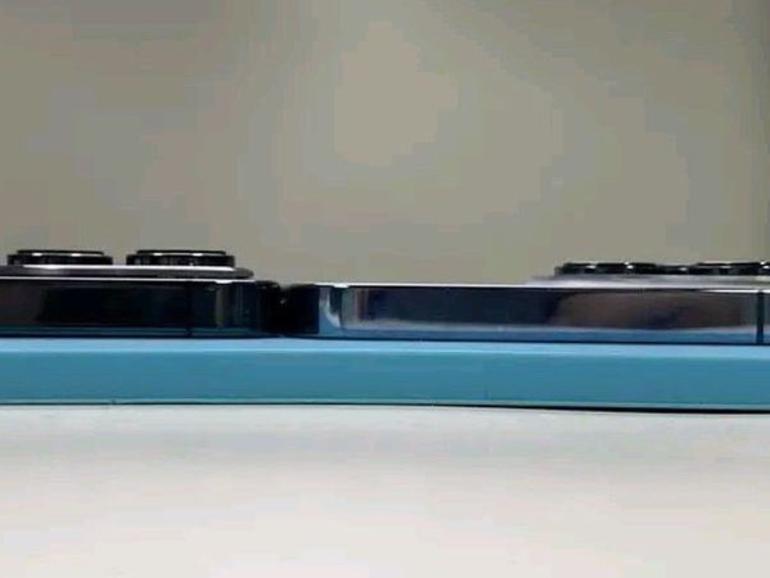 Hier zeigt sich, dass die Kamera des iPhone 14 Pro Max nochmals größer ausfällt als beim direkten Vorgänger