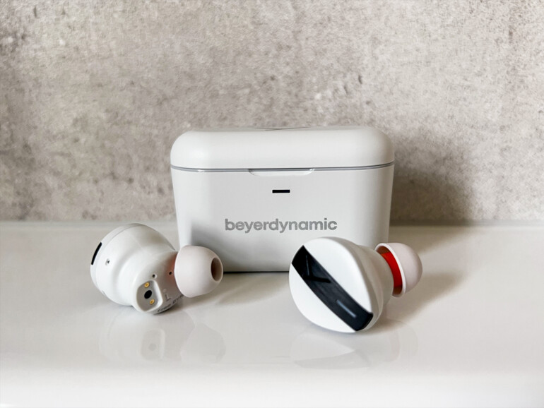 Die Free Byrd gibt es in Schwarz oder Hellgrau..