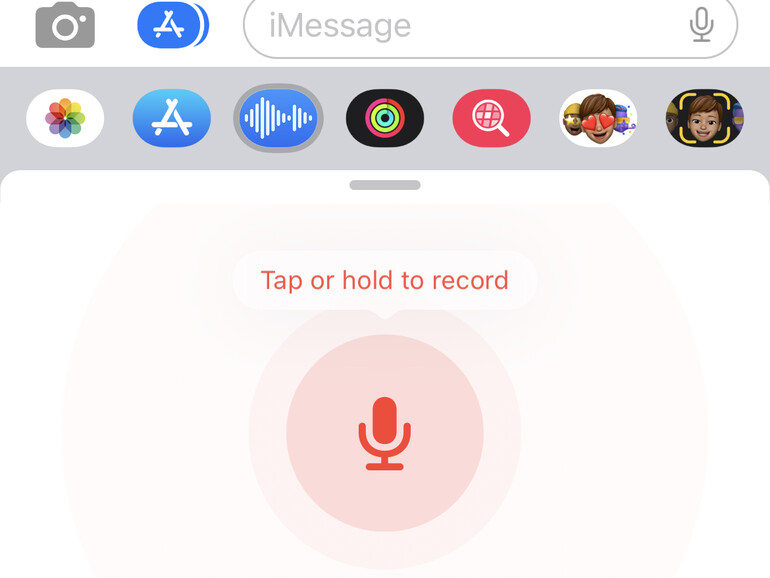 You can now send voice messages using the blue button with the waveform icon. The microphone at the end of the text input line activates the dictation function.