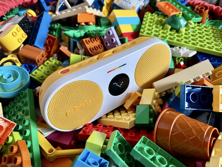 Geschwister im Geiste: Der Polaroid P2 ist so poppig wie ein Haufen Klemmbausteine!