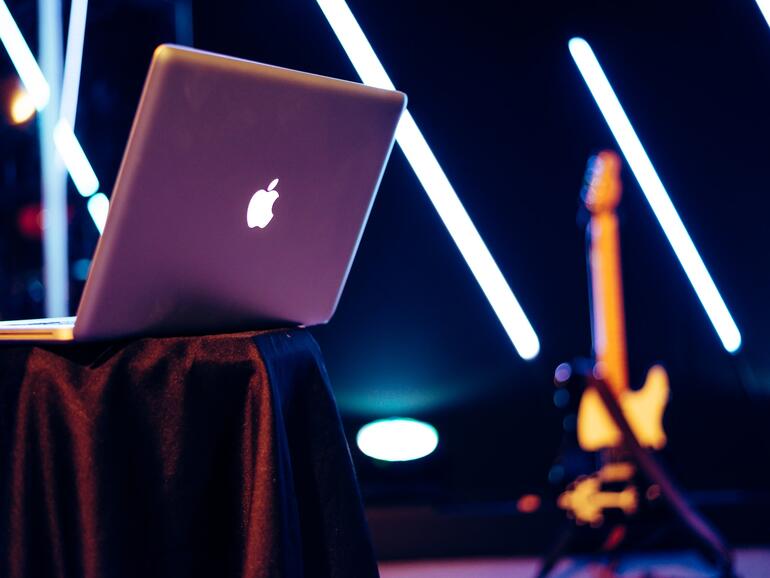 Vor einigen Jahren schaffte Apple das leuchtende Logo ab