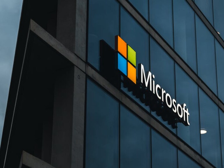 Glaspaneele an der Außenseite des Microsoft-Gebäudes