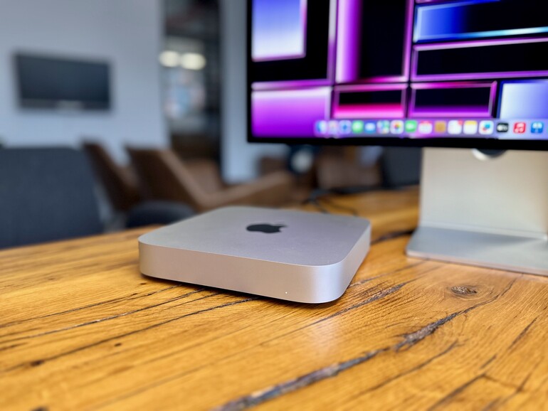 Der Mac mini macht auf jedem Schreibtisch eine gute Figur – vor allem in Kombination mit dem Studio Display.