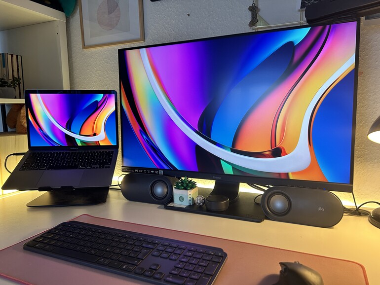 Der massige Standfuß zeugt von Stabilität, aber der Prolite kommt ob seiner Größe auch schon mal etwas ins Wanken.