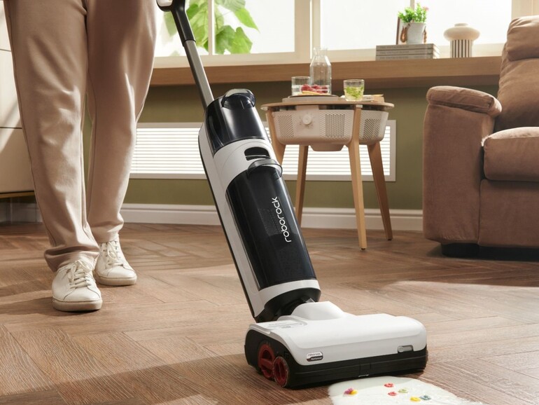 Der Dyad Pro funktioniert wie beschrieben, aber nicht überall: Viele Möbel sind zu flach, um darunter zu kommen.