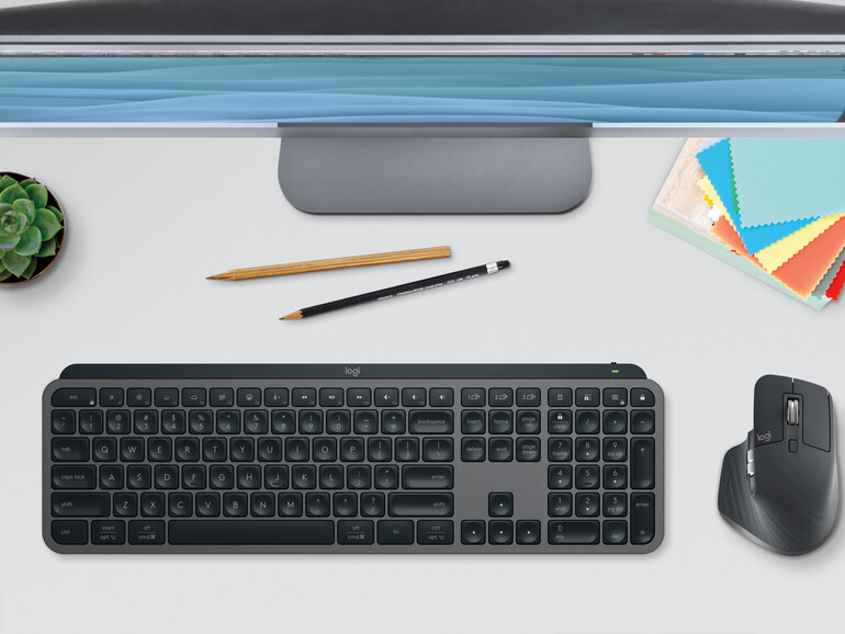 Durch die augenscheinlichste Änderung geht Logitech mit der Zeit: neue Sondertasten für ­Diktat (F5), Emojis (F6) und das Stummschalten des Mikrofons (F7).