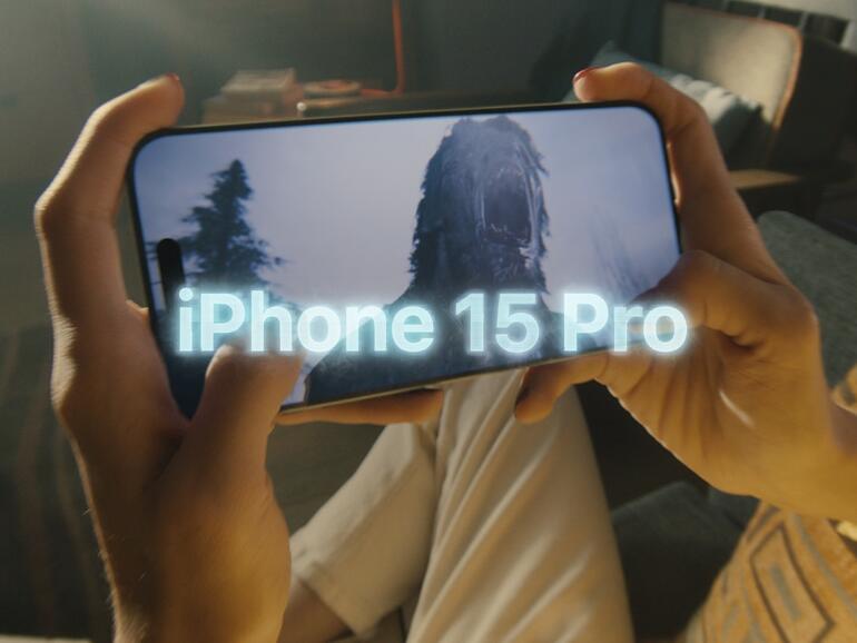 iPhone 15 Pro beim Spielen