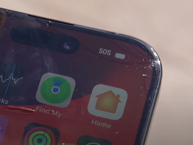 iPhone 15 mit Sturzschäden oben rechts