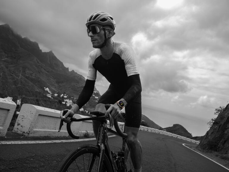 Apple Watch Ultra 2 beim Radfahren