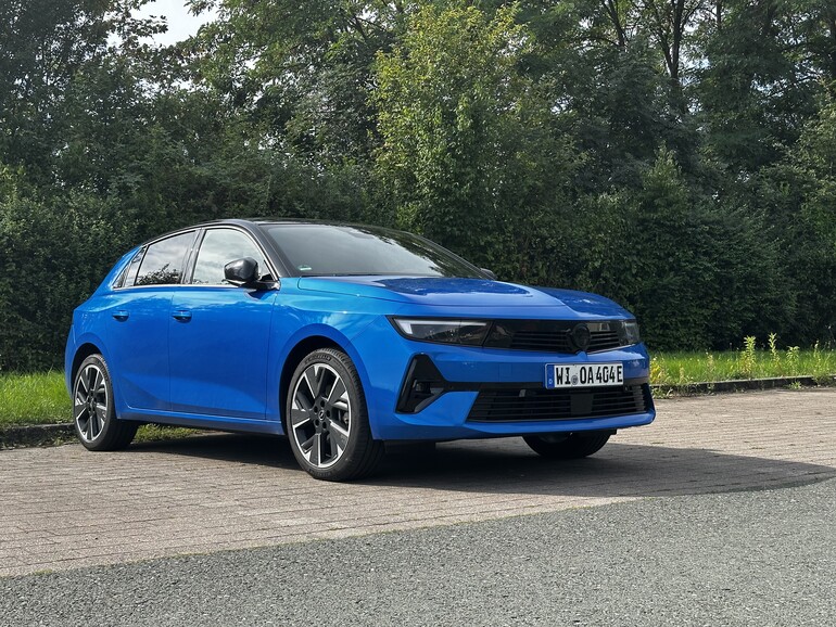 Der Opel Astra Electric ist optisch kaum von seinen Verbrenner- und Hybrid-Brüdern zu unterscheiden.