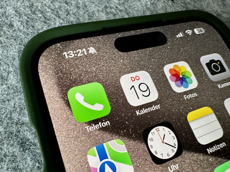 Neben der Uhrzeit wird dauerhaft das Glocken-Symbol angezeigt