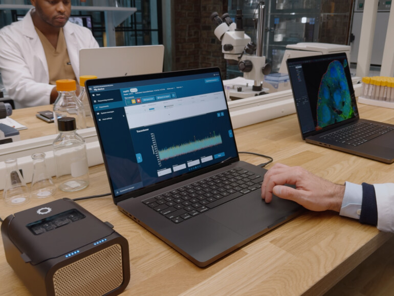 Das neue MacBook Pro mit M3 Pro oder M3 Max ist auch in Space Schwarz verfügbar.