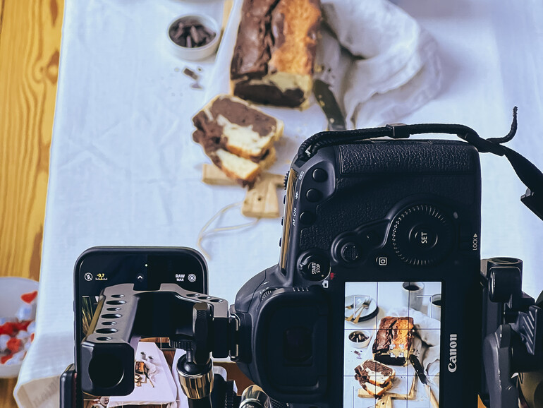 Die Speisen ansprechend in Szene zu setzen, ist in der Food-Fotografie die sprichwörtlich halbe Miete.