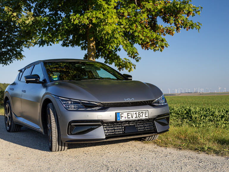 Der Kia EV6 wurde uns in der GT-Ausstattung in der Sonderfarbe Moonscape Matt von Kia bereitgestellt. Die Lackierung kostet 950 Euro extra.