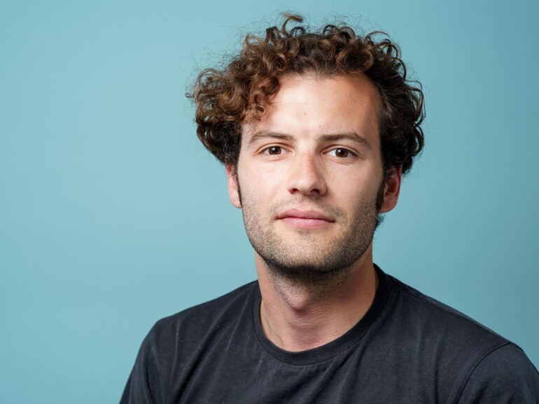 Etienne Trégaro ist Absolvent der französischen Ingenieurhochschule ICAM. Nach dem Erlangen seines Ingenieurdiploms absolvierte Trégaro er Masterstudium mit den Schwerpunkten Marketing-Design und Kreation. Seit Juni 2020 arbeitet er im Produktmanagement bei Withings. Derzeit ist er für die Entwicklung von mobilen Gesundheitsgeräten und Smartwatches verantwortlich.