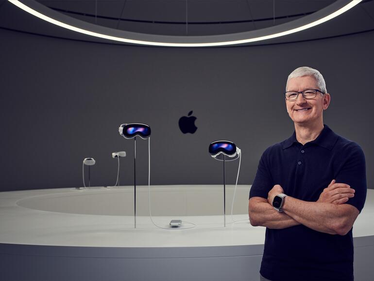 Apple-CEO Tim Cook zeigt stolz sein nächstes großes Ding: Apple Vision Pro