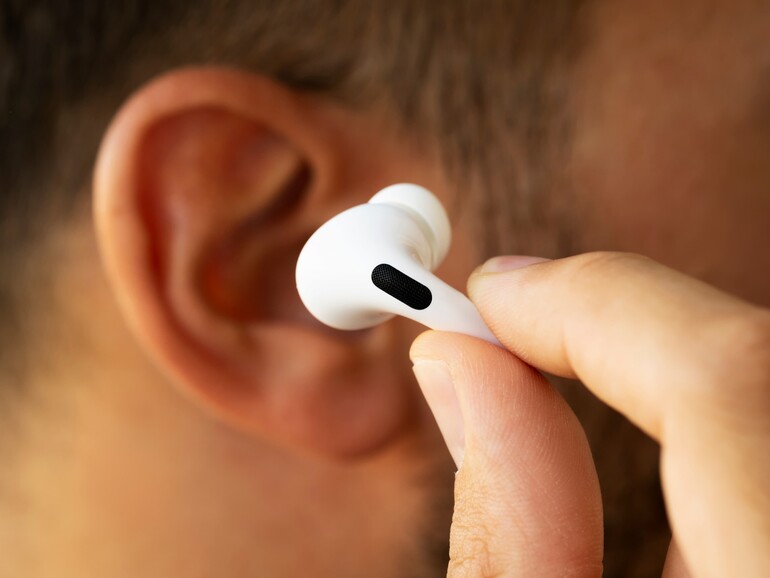 Die AirPod Pro 2 lassen sich als Hörhilfe nutzen, ersetzen aber keinesfalls ein medizinisches Hörgerät.