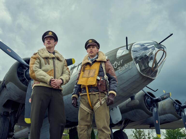 Die Geschichte von „Masters of the Air“ spielt während der letzten Kriegsjahre und verfolgt die beiden Freunde Buck und Bucky.