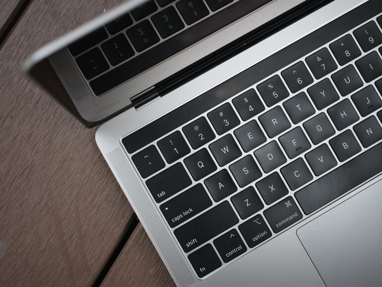 Vor allem die MacBook-Tastatur kann schnell schmutzig werden, ist aber ebenso schnell wieder gereinigt.