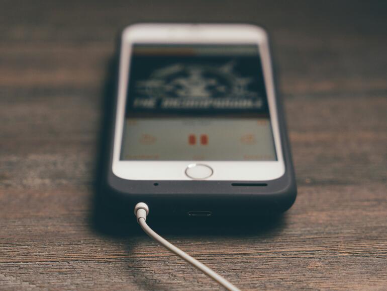 iPhone mit Apples berüchtigtem Battery-Case