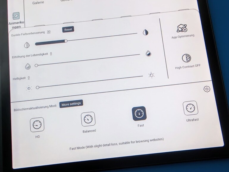Je nach Anwendung (und sogar App) kannst du zwischen unterschiedlich schnellen Aktualisierungsgeschwindigkeiten des E-Ink-Displays wählen. Deine Wahl hat eventuell aber Auswirkungen auf die Akkulaufzeit.