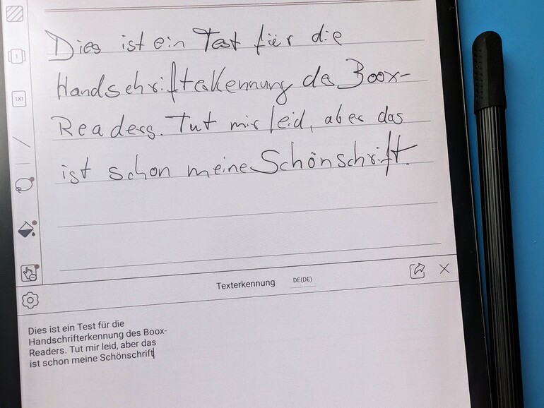 Die Onyx-eigene „Notizblock“-App liefert – etwas versteckt – eine mehrsprachige Texterkennung mit. Diese funktionierte in unserem Test erstaunlich gut – trotz der Sauklaue des Autors.