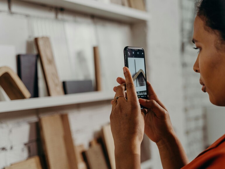 Mit dem iPhone kannst du jeden wichtigen und schönen Moment einfach festhalten.