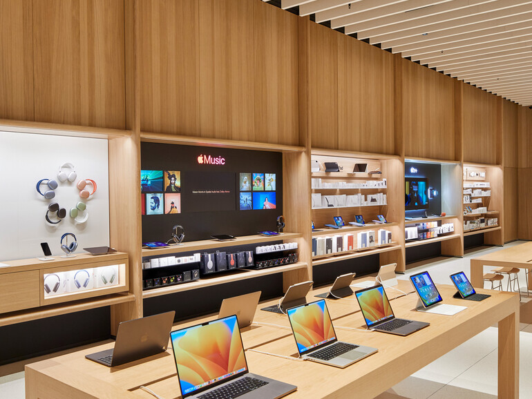 Damals verkaufte Apple die eigenen Produkte auf knapp 25 Prozent der Ladenfläche, heute gibt es fast ausschließlich Apple-Produkte in den Stores.