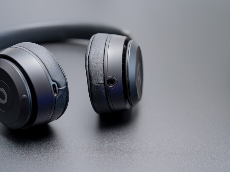 Folgerichtig finden sich auch zwei Buchsen an den Beats Solo 4. 