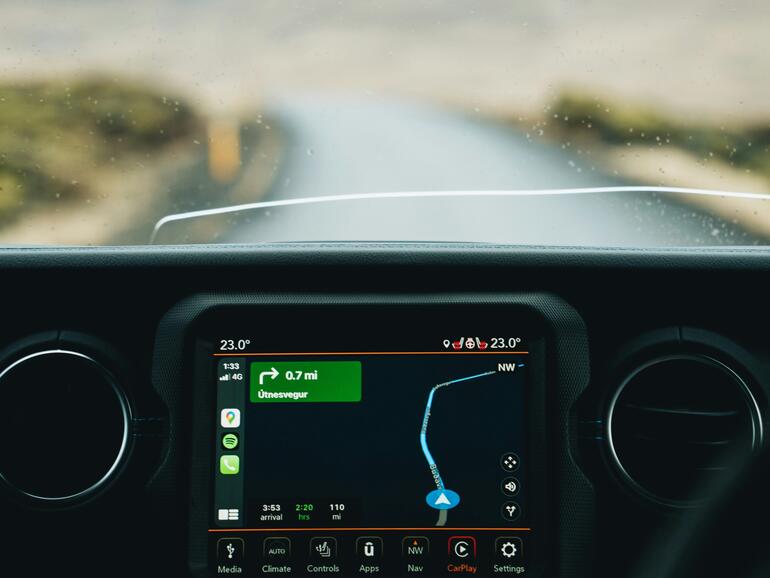 CarPlay übernimmt das Infotainment-System im Auto.