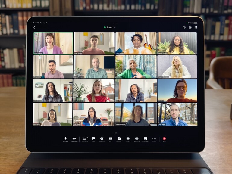 Unser Wunsch wurde erhört: Die Frontkamera befindet sich endlich an der langen Oberkante des iPad.